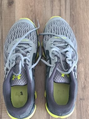 Under Armour Mens Gray & Neon Yellow Athletic Sneakers